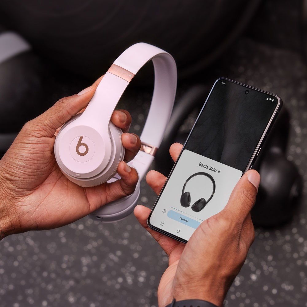 Beats Solo 4 Wireless Headphones - Image 3